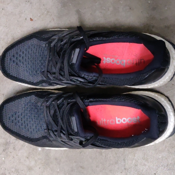 Adidas Ultra Boost. Mens size 10.5 - Picture 3 of 4